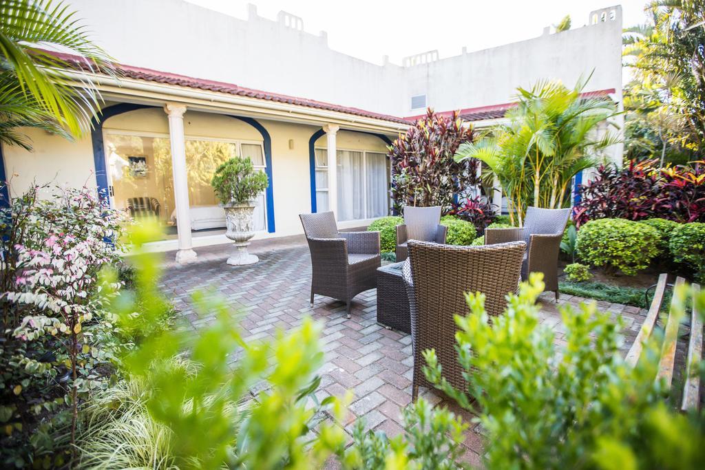 Santorini Guesthouse East London Exterior foto